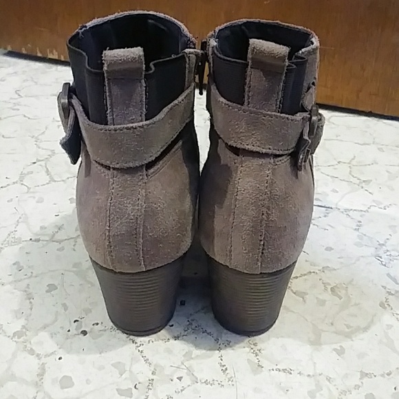 Boots - Picture 4 of 8